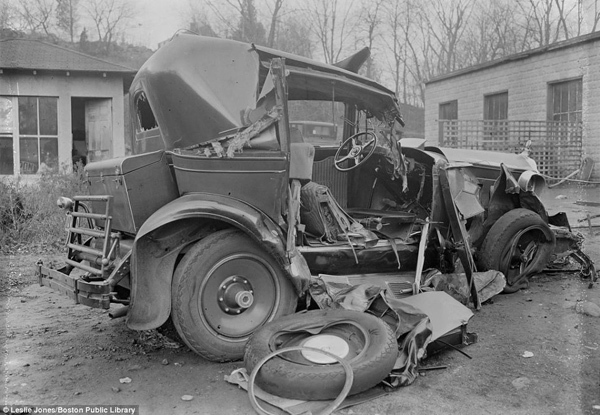 Vintage Photos of Car Wrecks - Part 2