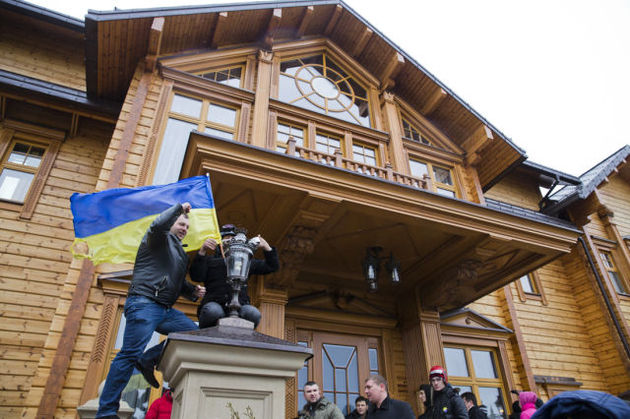Inside the Abandoned Luxury Home of the Ukrainian President