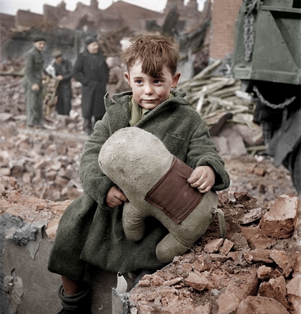 15 Amazing Colorized Images of Historical Photos