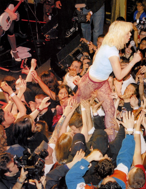 why women shouldnt crowd surf