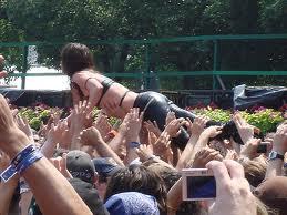 why women shouldnt crowd surf