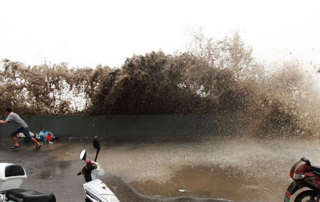 Massive Tidal Wave in China