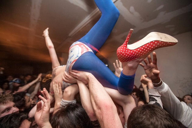 why women shouldnt crowd surf