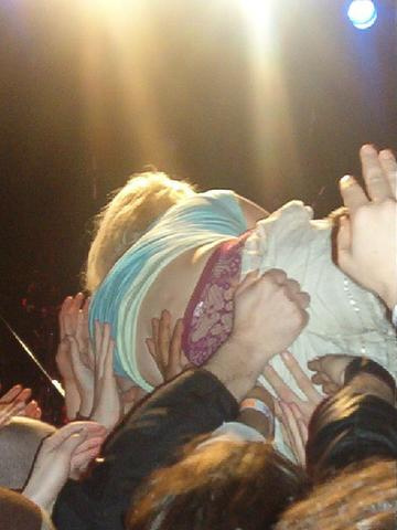 why women shouldnt crowd surf