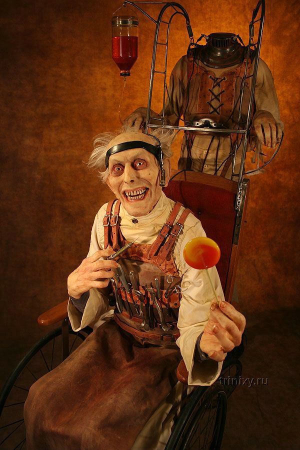 Weird dolls made by Thomas Kuebler