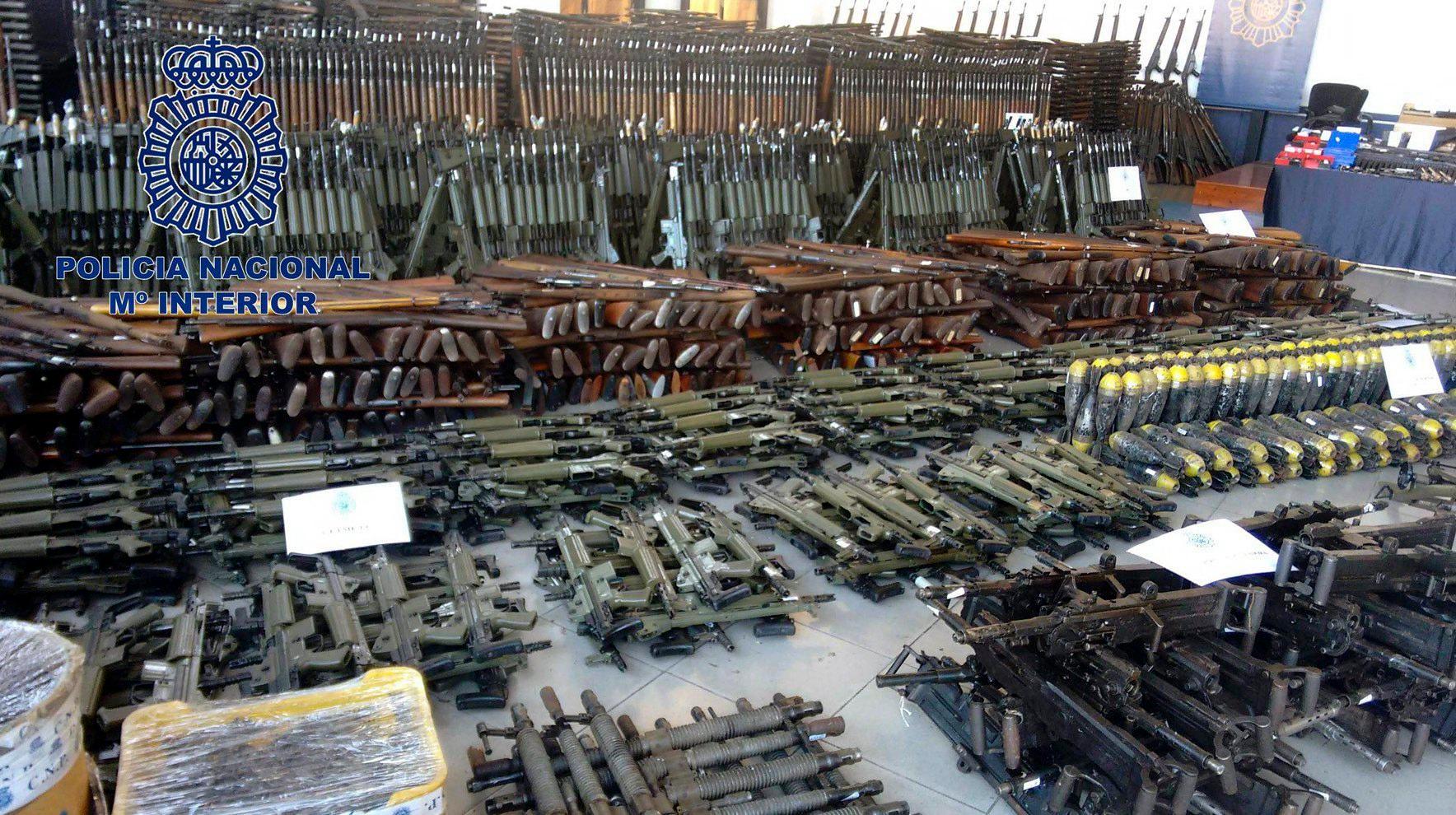 Guns Military equipment and babes pic dump