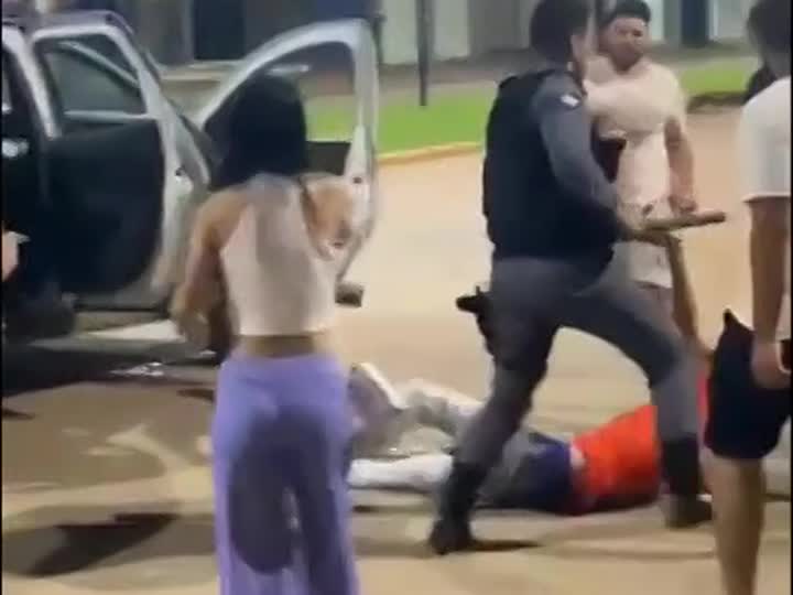 Longer Video Of Guy Attacking A Cop Shot & Killed In Brazil