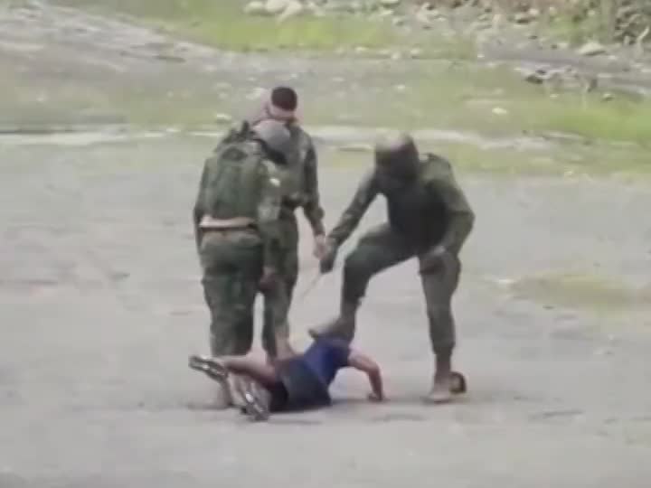 Ecuadorian Soldiers Use the Machete ▶0:38 