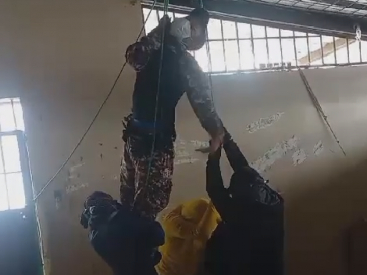 Ecuador Gangsters Hang Prison Guard