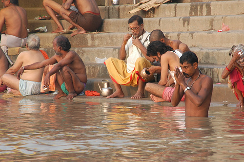 The GANGE (India), a dumping ground for animals and humans