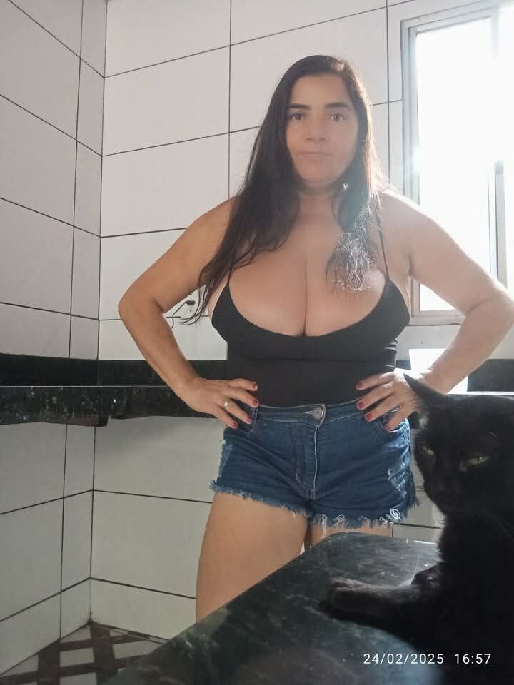 mulher peituda