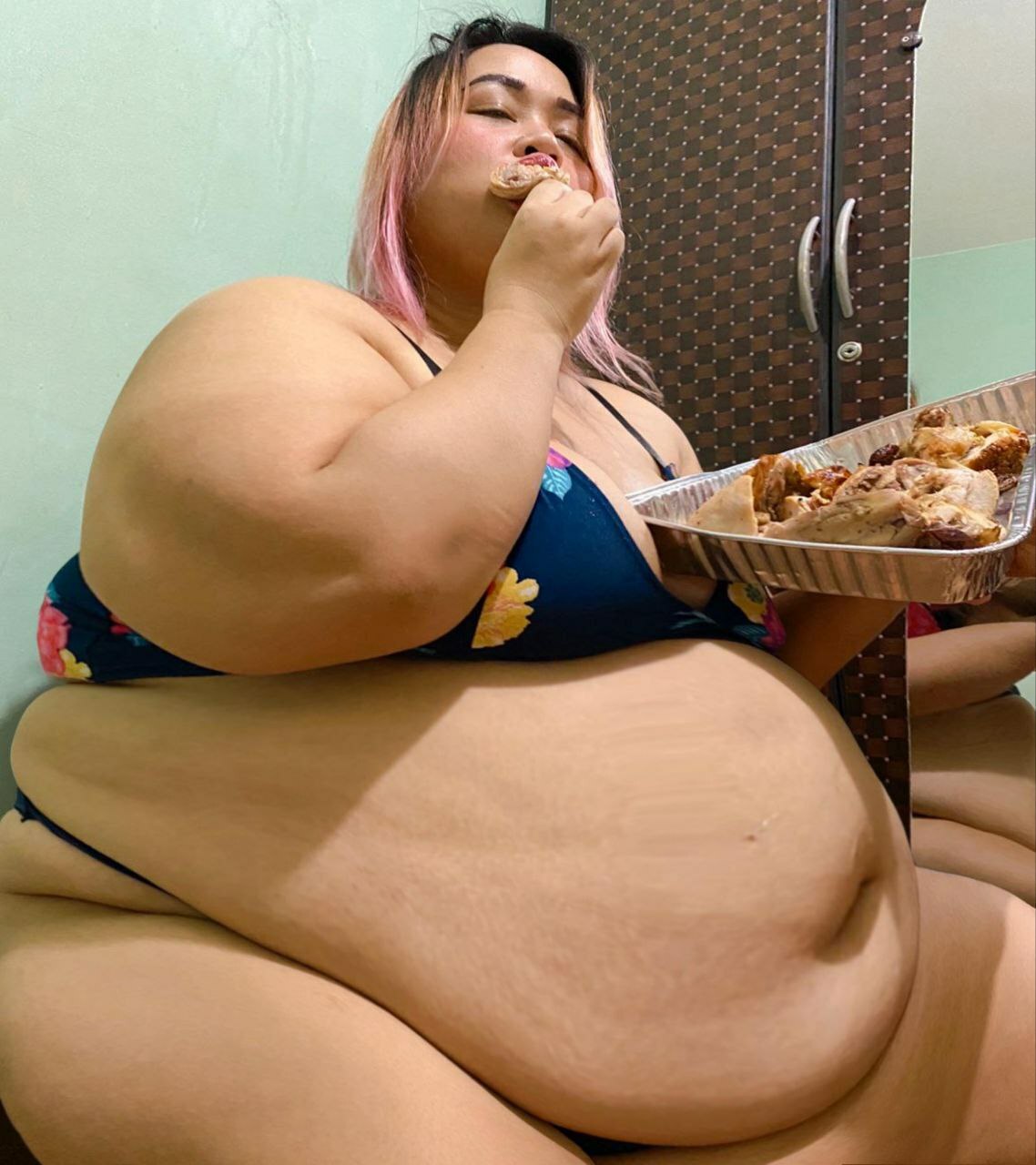 fat women eating