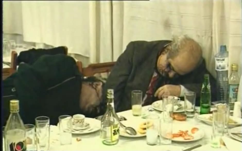 Rock hudsona benziyormuyum? - Do I look like Rock Hudson?