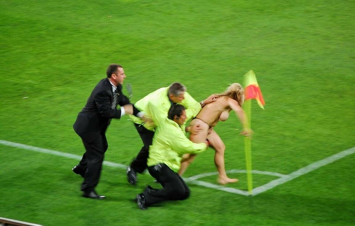Naked woman invades stadium