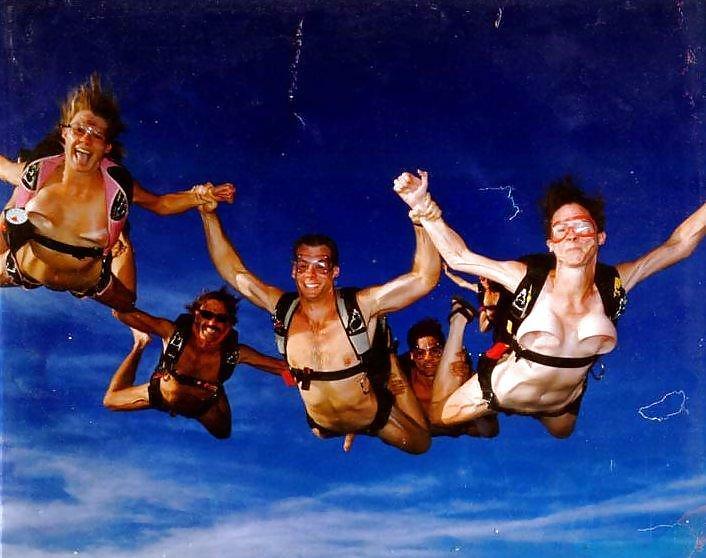 naked parachutists