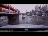 Chinese truck driver is oblivious to the situation