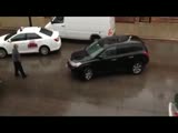 Taxi Driver Tries to Stop Hit and Run driver