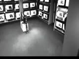 Man Takes Advantage Of Black And White CCTV To Steal A Flat Screen TV!