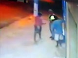 Man is shot in the back when trying to flee from two robbers
