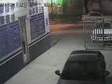 Getaway Driver Drops A Robber Off Right in Front of a Chinese Police Station