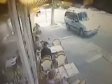 Car crashes into the cafe