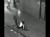 3 black thugs beat the woman during robbey attempt