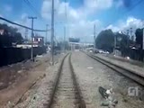 truck loaded with butane atravessa the railway line