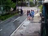 Woman gets robbed while talking to her mates