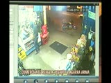 Shop clerks disable armed robber