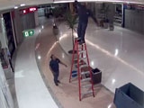 Man Snaps His Spine And Dies Falling From A Ladder In The Mall