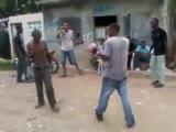 Old man gets KO during boxing in favelas