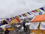 Terrifying Footage Shows Moment Avalanche Hit Everest Base Camp