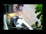 suddenly appeared cop ruins the plan of robbers