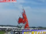 massive kite crashs in japan