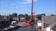 Crane collapses