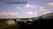 Unbelievable accident: Driver walks out from huge crash with central barrier