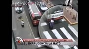 Woman dies under the bus on crossing