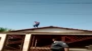 Thief Spider man style escapes police