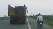 Biker Hits A Pothole Undertaking A Truck And Falls Under The Wheels
