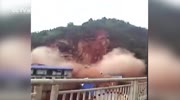 Landslide destroys building in southeast China