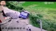 Driver jumps out of his truck at the last moment