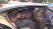 Chinese cops storm the car with local thugs
