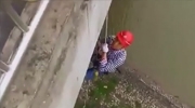 Worker Falls To His Death When The Rope Breaks