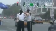 2 female chinese cops fight