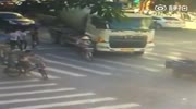 Cyclist gets killed by truck