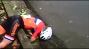 Female cyclist crash in Rio