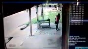 Girl resist robber and gets shot