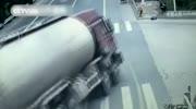 Footage: Man calmly sidesteps truck crash