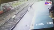 Socking video of train shocking the whole train