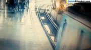 Dude Jumps In Front of Mumbai Metro Train